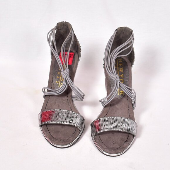 New York Transit Women's Silver Wedge Sandals Strappy Open Toe Size 6 M - Picture 2 of 8